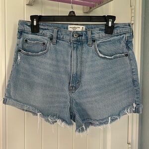 Abercrombie & Fitch The Mom Short denim high rise size 30/10